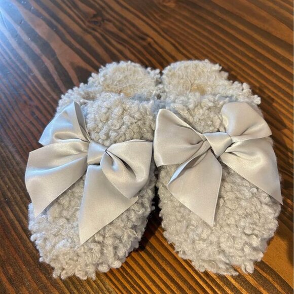 Youth Gray Ugg Bow Slippers - Picture 4 of 5